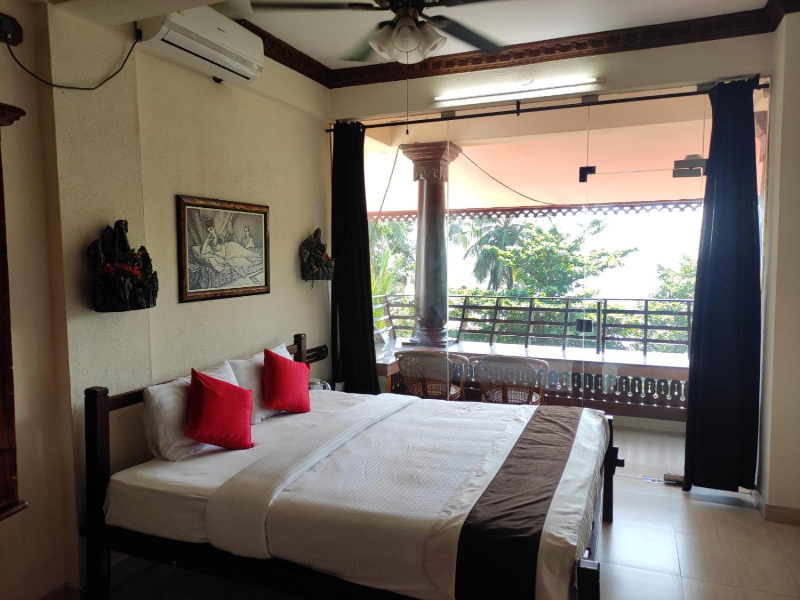 Kovalam Beach Hotel Exterior foto